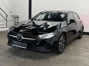 Mercedes-Benz A180 d 8G-DCT Entry MBUX Navigation Premium |