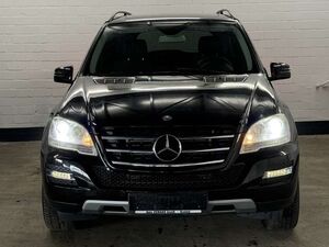 Mercedes-Benz ML 300 CDI BlueEfficiency 4Matic  Bi-Xenon