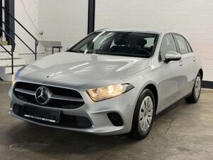 Mercedes-Benz A200 d | DAB | Spurhalte. | Verkehrszeichen