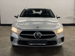 Mercedes-Benz A200 d | DAB | Spurhalte. | Verkehrszeichen