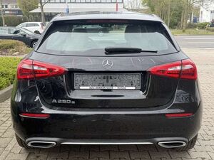 Mercedes-Benz A250 e 8G-DCT Progressive 1HAND*PDC*CARPLAY