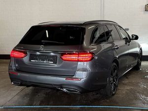 Mercedes-Benz E300 de 4Matic T 9G-TRONIC AMG Line   Distr+