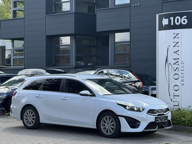 Kia Ceed / ceed Plug-in Hybrid Vision   Sortimo Regalsystem