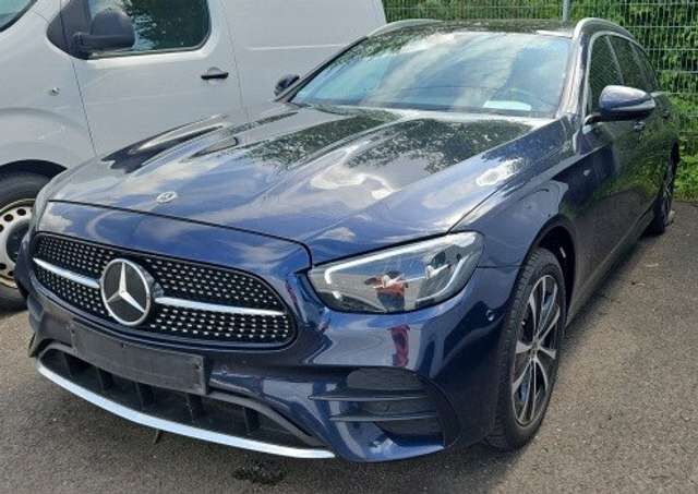 Mercedes-Benz E300 de 4M T AMG Line Pano * MOTORSCHADEN !! *