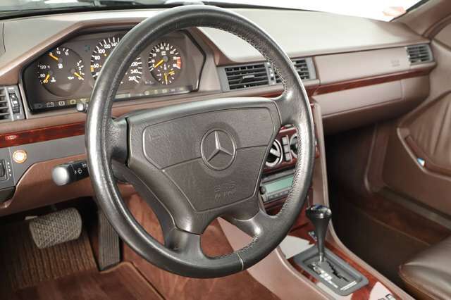 Mercedes-Benz 300 CE 24V Cabrio MB + 1.Hand Scheckheft MB MEGA AUSSTATTUNG