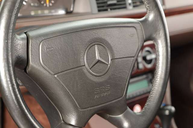 Mercedes-Benz 300 CE 24V Cabrio MB + 1.Hand Scheckheft MB MEGA AUSSTATTUNG