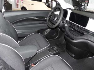 Fiat 500e Komfort-Paket Tech-Paket Navi Soundsystem JBL CarP