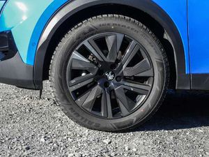 Peugeot 2008 e- GT Elektromotor 136 El. Panodach Navi Digitales