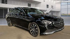 Mercedes-Benz E300 de AHK*Memory*Distro*Pano*BelüSitz*Mubeam