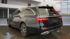 Mercedes-Benz E300 de ALLRAD AHK*Distro*Pano*Kamera*LED*Leder