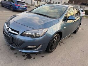 Opel Astra J Sports Tourer Active PDC*AHK*SHZ*Tempo