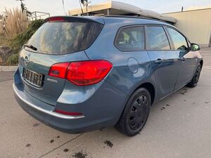Opel Astra J Sports Tourer Active PDC*AHK*SHZ*Tempo