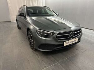 Mercedes-Benz E300 e AHK*Distro*Panorama*Night*