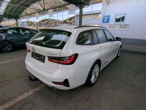 BMW 320 e xDrive Advantage AHK*Kamera*LED*LiveCP*DAB