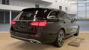Mercedes-Benz E300 de ALLRAD Distro*360*Sdach*elesitz*2zonen*