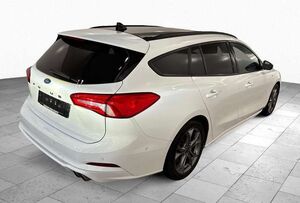 Ford Focus ST-Line Panorama*LED*AHK*Navi*17*Standheiz