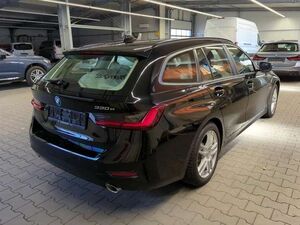 BMW 330 e Advantage AHK*LiveCP*LED*Navi+*DAB*Spur