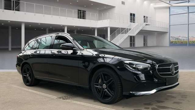 Mercedes-Benz E300 de AHK*360*Distro*LED*Navi*DAB*Luftfederun