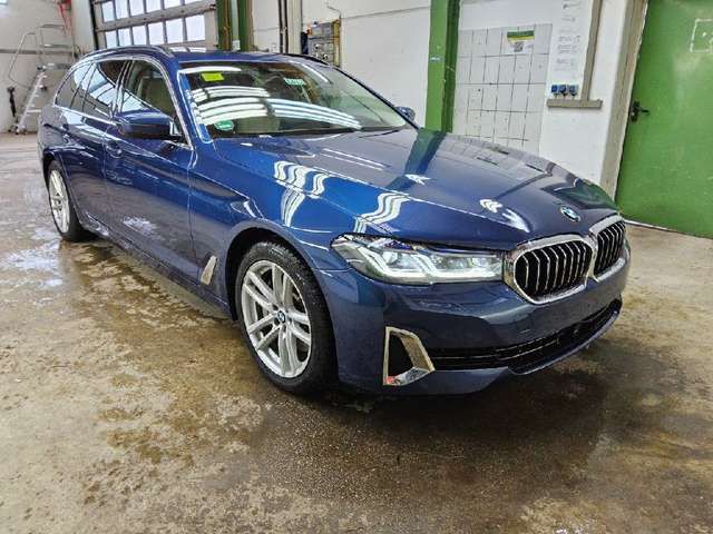 BMW 530 e Luxury Line Pano*HUD*Driving*Laser*AHK*360