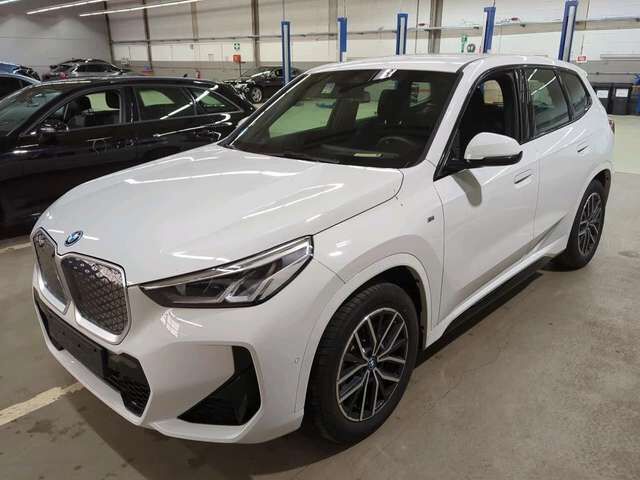 BMW iX1 30 xDrive M Sport LED*Navi+*Alcantara*18*DAB