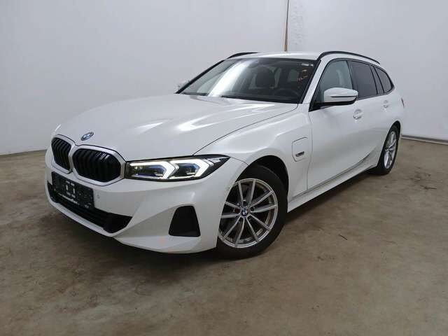 BMW 320 e Headup*Kamera*AHK*LED*NewModel*Driving*Spu