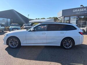 BMW 318 i ABSTANDSTEMPOMAT AHK SPORTSITZE
