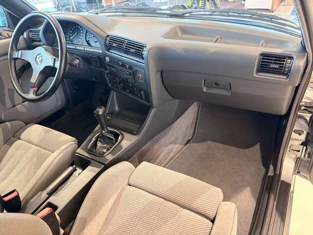 BMW 325 i 1. Hand / Unfallfrei / Sportsitze / Schiebedach