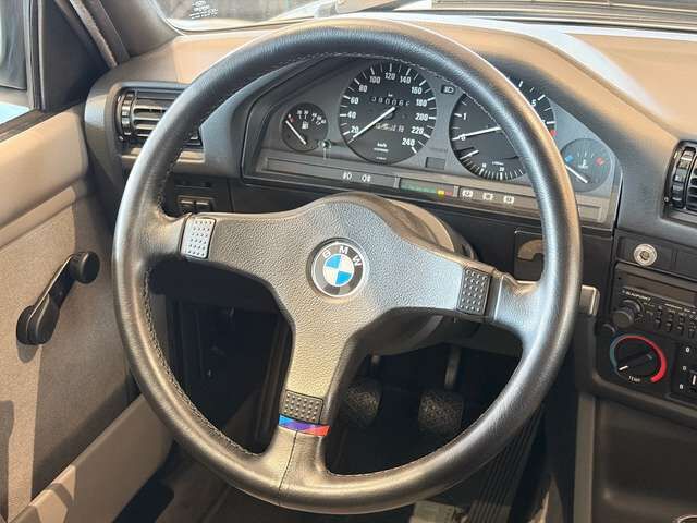 BMW 325 i 1. Hand / Unfallfrei / Sportsitze / Schiebedach