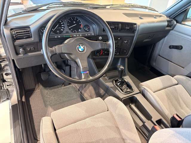 BMW 325 i 1. Hand / Unfallfrei / Sportsitze / Schiebedach