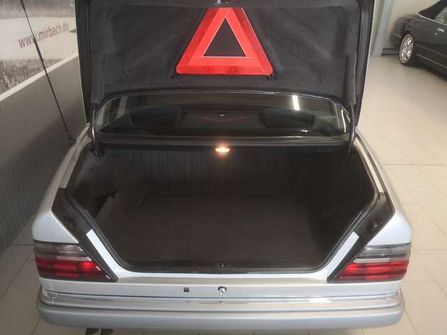 Mercedes-Benz E420 E-Klasse - Schiebedach, Klimaanlage, 2 Vorbes.