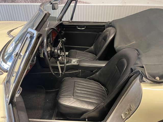 Austin-Healey 3000 3000 Mark III (BJ8)