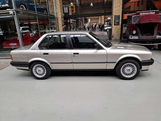 BMW 318 318i