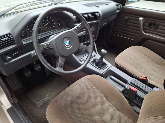 BMW 318 318i