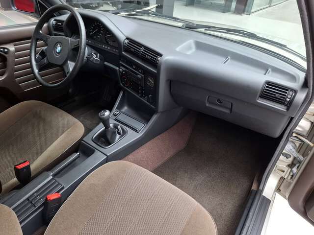 BMW 318 318i