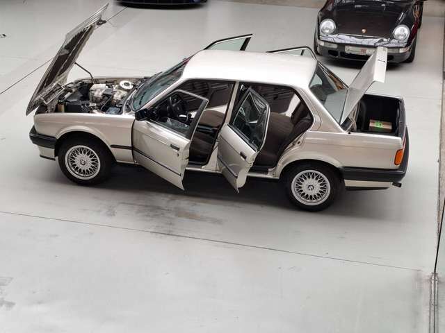 BMW 318 318i
