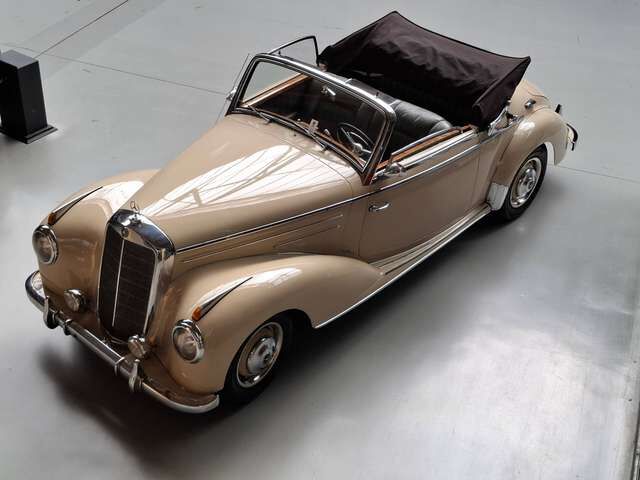 Mercedes-Benz 220