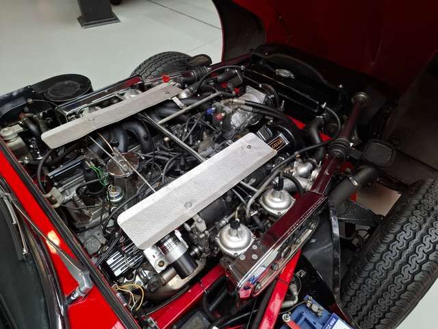 Jaguar E-Type V12