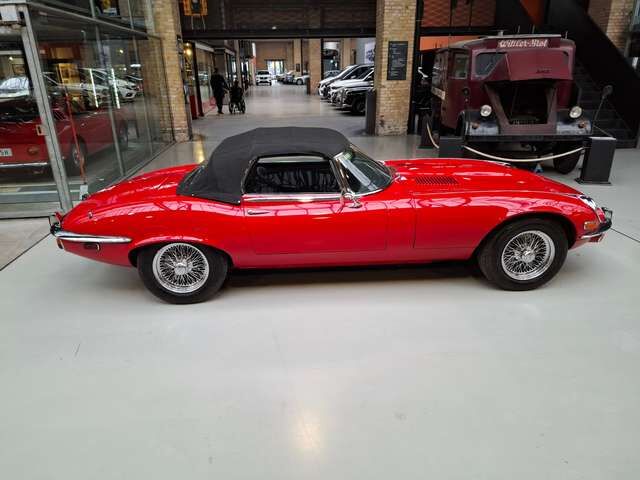 Jaguar E-Type V12