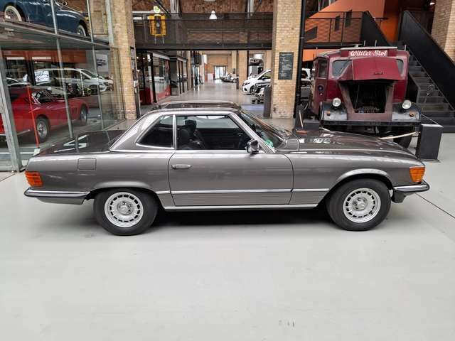 Mercedes-Benz SL 280 R107