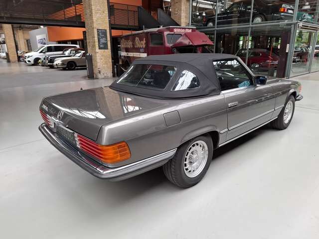 Mercedes-Benz SL 280 R107