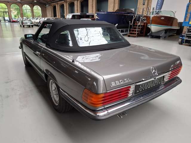 Mercedes-Benz SL 280 R107