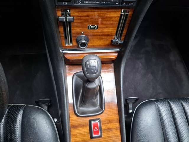 Mercedes-Benz SL 280 R107