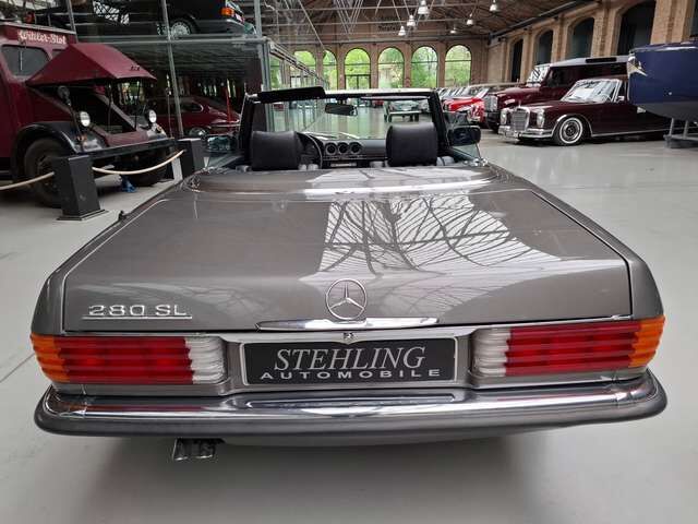 Mercedes-Benz SL 280 R107
