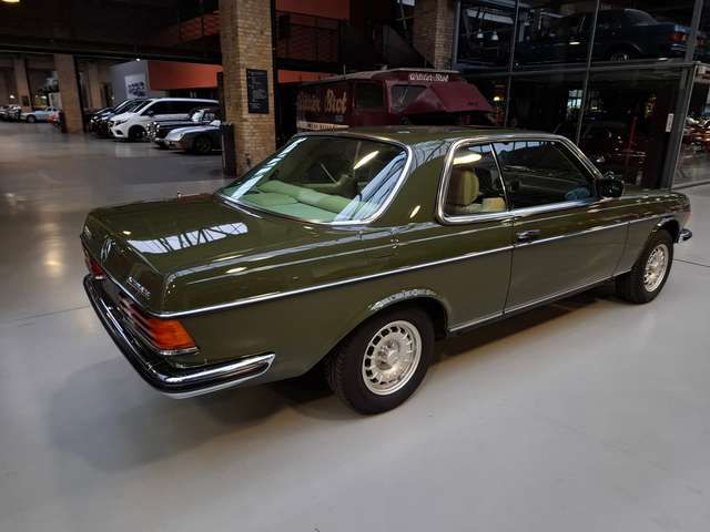 Mercedes-Benz Baureihe 123 280 CE