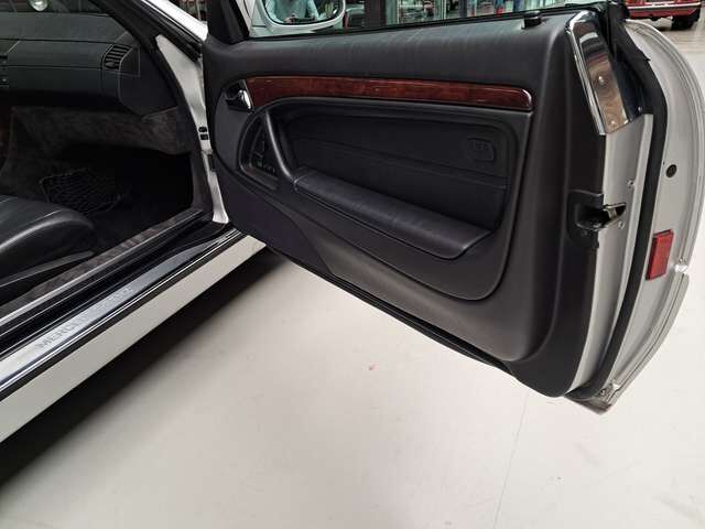 Mercedes-Benz 320