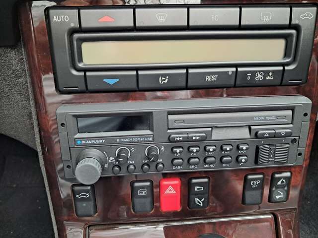 Mercedes-Benz 320