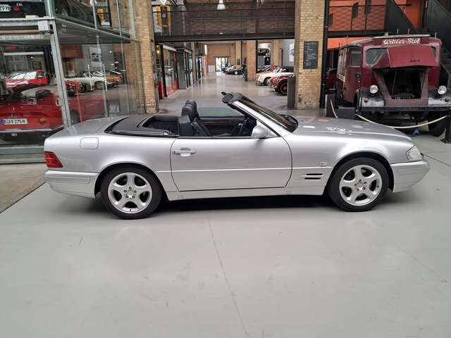 Mercedes-Benz 320