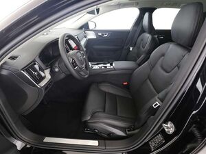 Volvo V60 Kombi Ultra Dark Recharge Plug-In Hybrid AWD HUD S