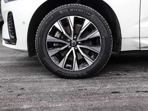 Volvo XC60 Plus Dark AWD B5 Benzin EU6d Allrad Leder digitale