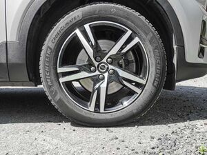 Volvo XC40 Plus Dark 2WD Digitales Cockpit Memory Sitze Sound